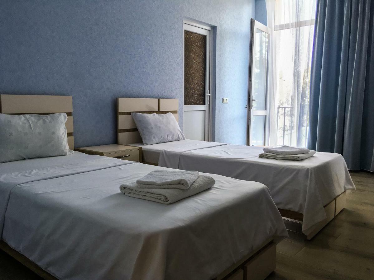 Golden House Hotel Anaklia Buitenkant foto